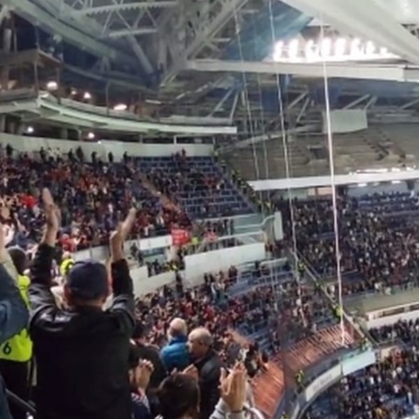 Γιατί το "You'll never walk alone" ήχησε στο Μπερναμπέου