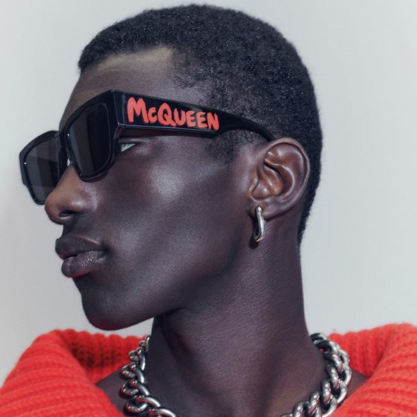 Τα punk γυαλιά ηλίου του Alexander McQueen