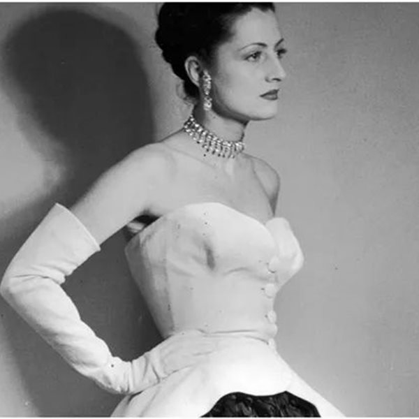 O Balenciaga 'ζωντανεύει' φωτογραφίες αρχείου με τη βοήθεια της AI