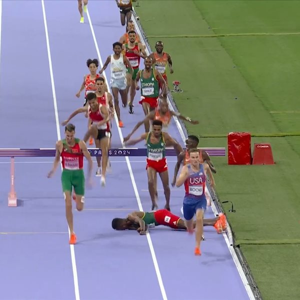 Το σοκαριστικό ατύχημα του Αιθίοπα δρομέα στους Ολυμπιακούς Αγώνες 2024