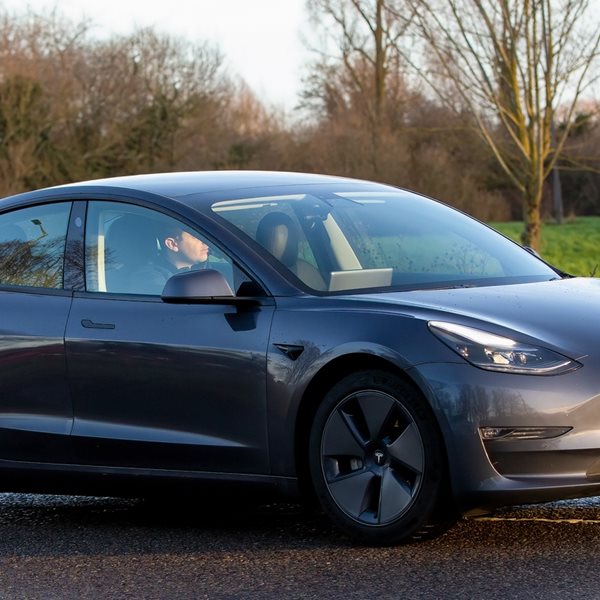 Ένας Ινδός παρήγγειλε το Tesla Model 3 το 2016 και περίμενε 7 χρόνια