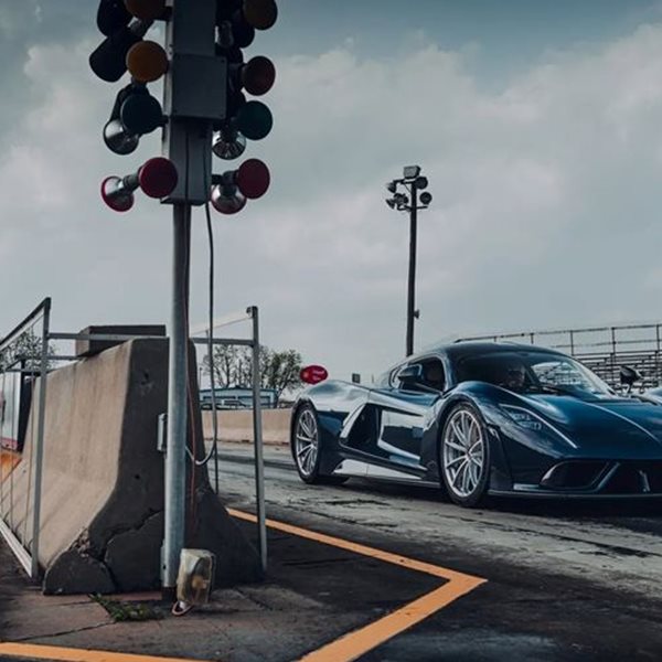 Το καταιγιστικό Hennessey Venom F5