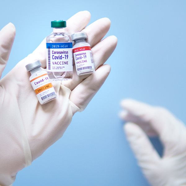 Τι πραγματικά ισχύει με τις παρενέργειες των εμβολίων