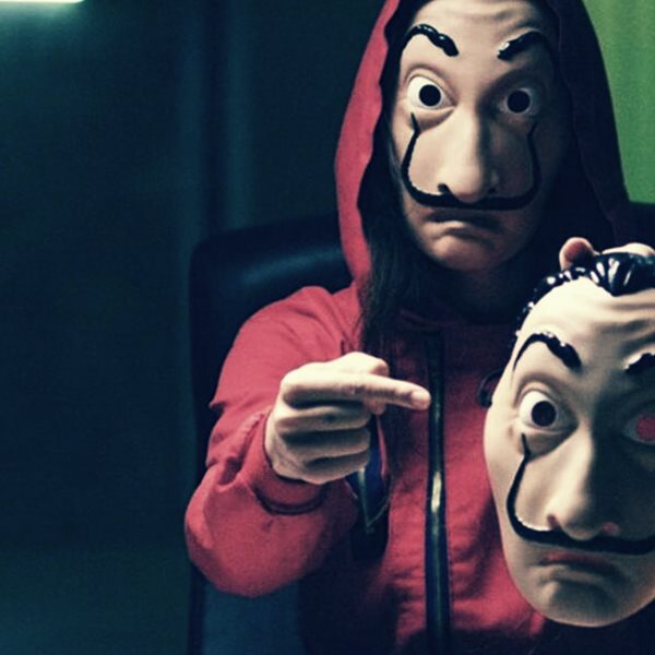 Γιατί όλοι κολλάμε με σειρές όπως το La Casa de Papel