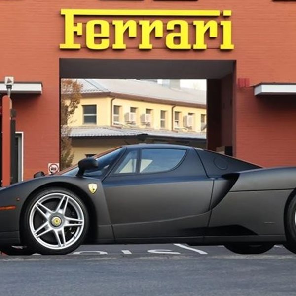Πωλείται η μοναδική μαύρη ματ Ferrari Enzo στον κόσμο