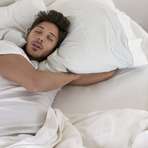 Πόσο ύπνο χρειάζεσαι για να παραμείνεις φρέσκος, σύμφωνα με το Harvard