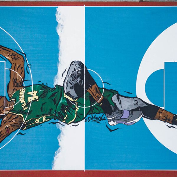 Τα γήπεδα μπάσκετ στα Σεπόλια μεταμορφώνονται για τον Γιάννη Αντετοκούνμπο