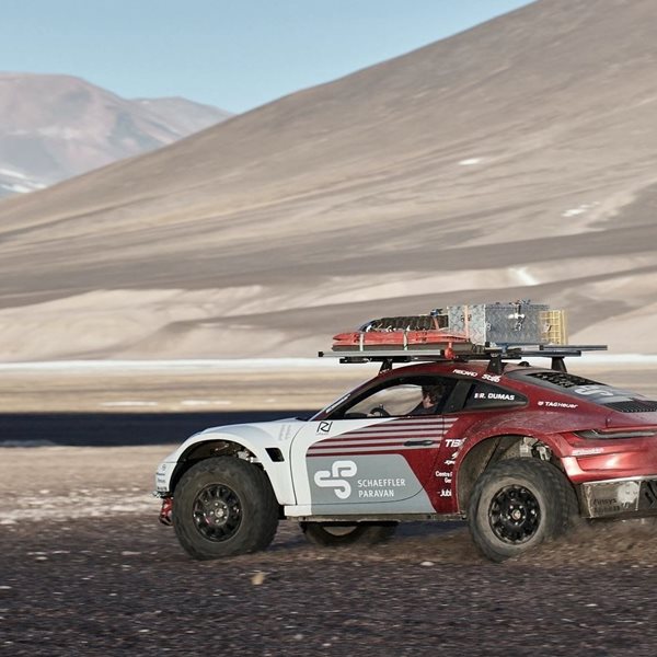 Μια Porsche 911 στο υψηλότερο ηφαίστειο του κόσμου