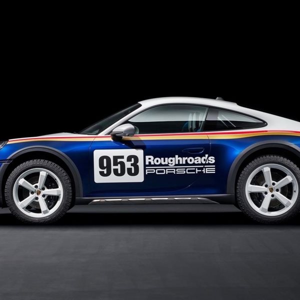 Η αίσθηση του να μπαίνεις μέσα στη νέα Porsche 911 Dakar