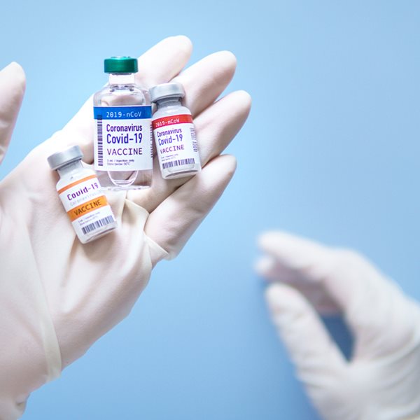 Το crash test των 7 εμβολίων κατά του κορονοϊού