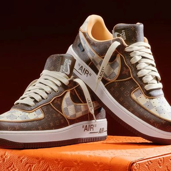 Τα Air Force 1 του Virgil Abloh βγαίνουν στο σφυρί