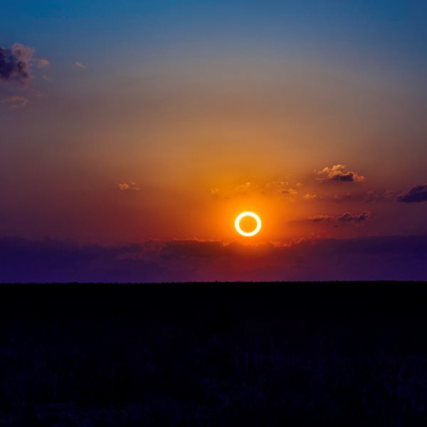 Όσα πρέπει να ξέρεις για τη σημερινή ολική έκλειψη ηλίου