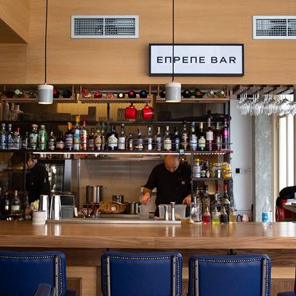 Στην Κυψέλη "Έπρεπε" να γίνει ένα μπαρ. Και έγινε.