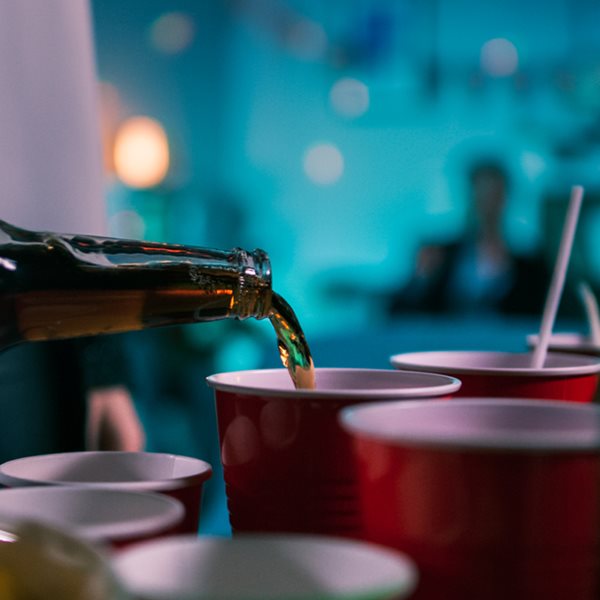 Τα κορονο-πάρτι δεν σταματούν