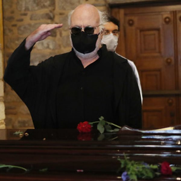 Το πρόβλημα με τον στρατιωτικό χαιρετισμό του Διονύση Σαββόπουλου