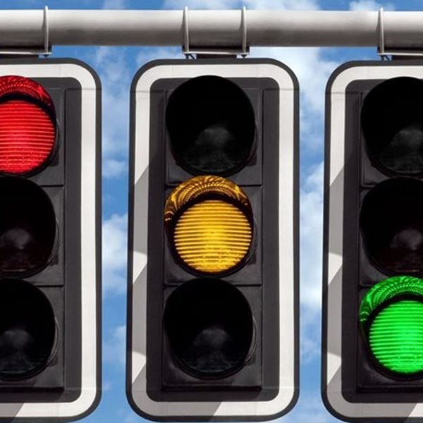 Έρχεται τέταρτο χρώμα στα φανάρια κυκλοφορίας