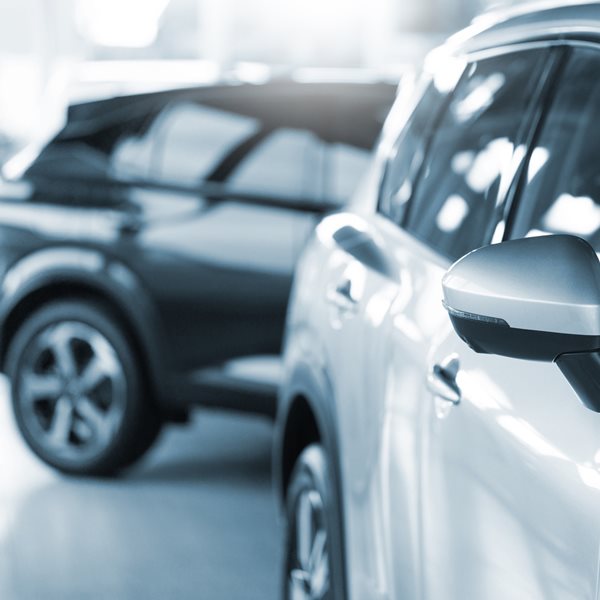 Ο κόσμος ξοδεύει περισσότερα χρήματα από ποτέ σε καινούργια αυτοκίνητα