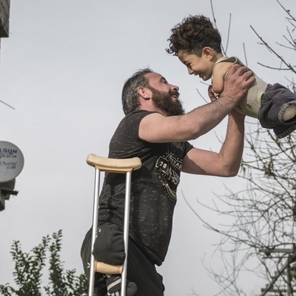 Τι απέγιναν οι πρωταγωνιστές της φωτογραφίας της χρονιάς