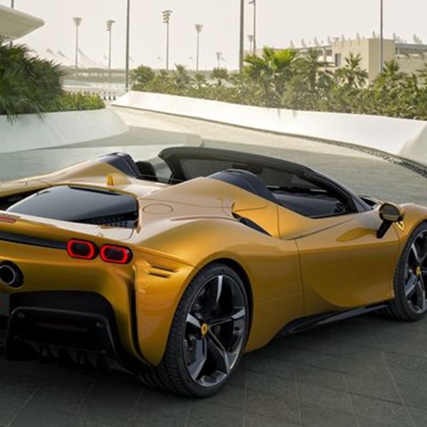 Η Ferrari SF90 Spider είναι το πιο extreme convertible
