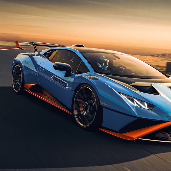 Η Lamborghini Huracan STO βγαίνει από την πίστα στον δρόμο