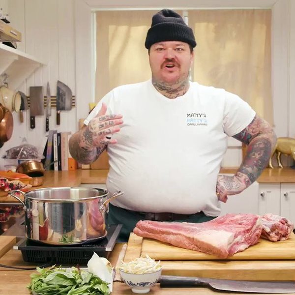 Όλοι βλέπουν το Just a Dash στο Youtube