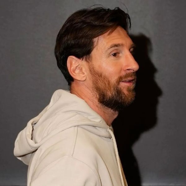 Πόσο κοστίζουν τα sneakers που φορούσε ο Lionel Messi στο Super Bowl