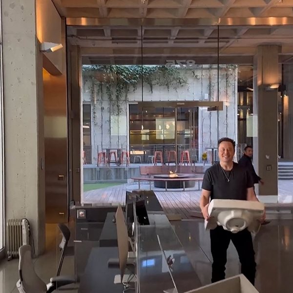 Το σχέδιο του Elon Musk για να βγάλει χρήματα από το σεξ στο Twitter