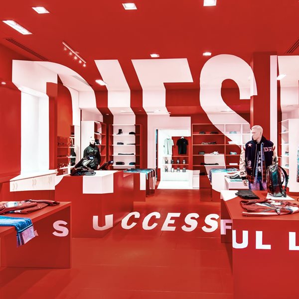 Το νέο, τολμηρό pop-up store concept της Diesel