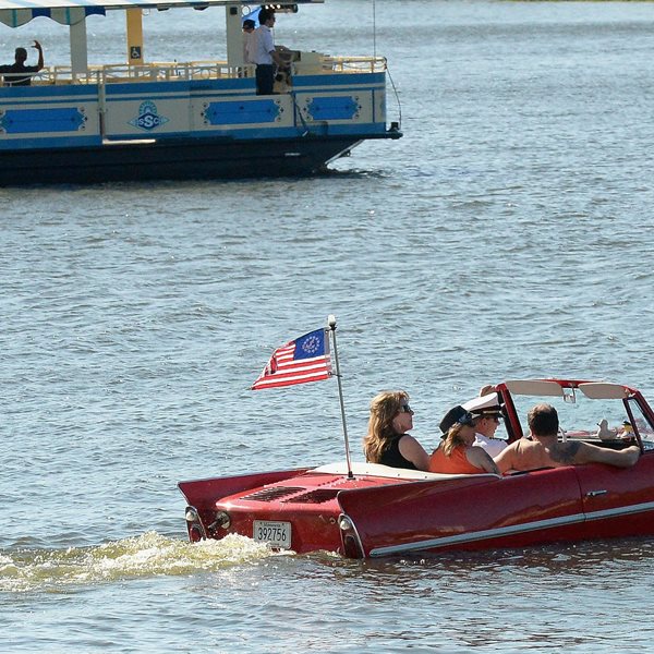 Το εξωφρενικό αμφίβιο αυτοκίνητο των 60s βγαίνει στο σφυρί