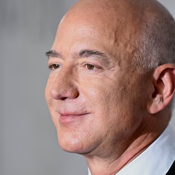 Ο Jeff Bezos δουλεύει ακόμα στο γραφείο που έφτιαξε ο ίδιος από μία πόρτα το 1995