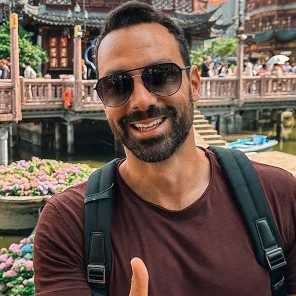 Δυσκολευτήκαμε να αναγνωρίσουμε τον Σάκη Τανιμανίδη 23 χρόνια πριν