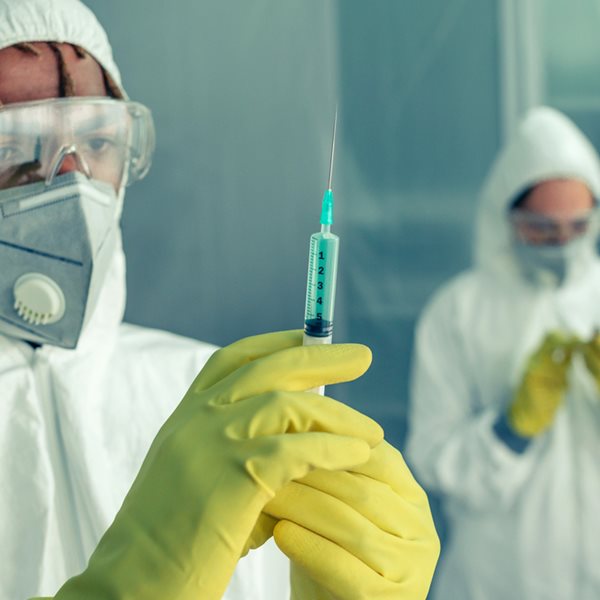 4 πράγματα που γνωρίζουμε για το εμβόλιο της Οξφόρδης