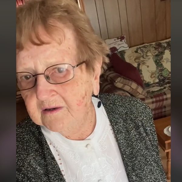 94χρονη γιαγιά δίνει γκομενικές συμβουλές για πρώην και γίνεται viral