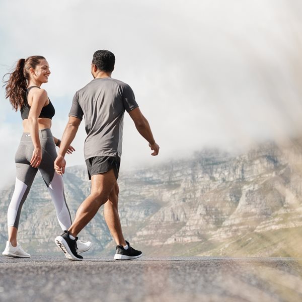 Τι είναι το διαλειμματικό περπάτημα και πώς θα σε βοηθήσει να χάσεις βάρος