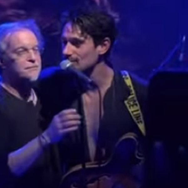 Ο Μίλτος Πασχαλίδης τραγουδά Φουρέιρα, το σύμπαν τον αποθεώνει