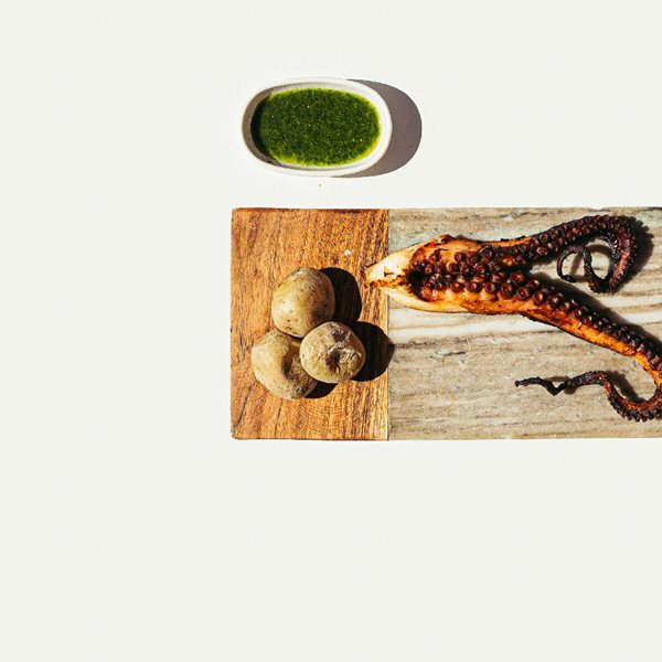 Το τηνιακό Thama του Δημήτρη Κατριβέση