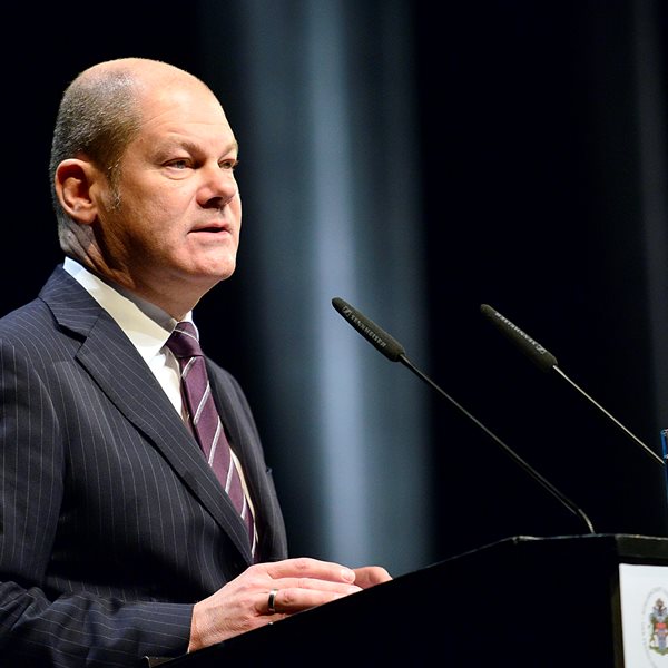 Η Γερμανία αναγκάζεται να βγει μπροστά