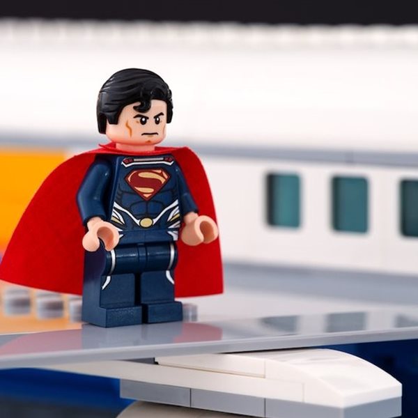 Δεν πρέπει να χάσεις με τίποτα τη LEGO εκδοχή του trailer για τη νέα ταινία Superman
