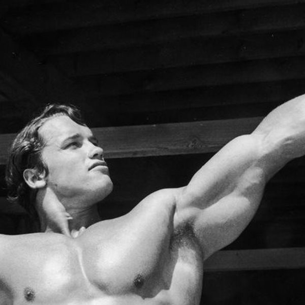 Η αγαπημένη άσκηση του Arnold Schwarzenegger για στήθος, πλάτη και κοιλιακούς