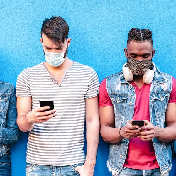 Ένας στους δέκα 20άρηδες που πέρασαν Covid κινδυνεύει να κολλήσει ξανά