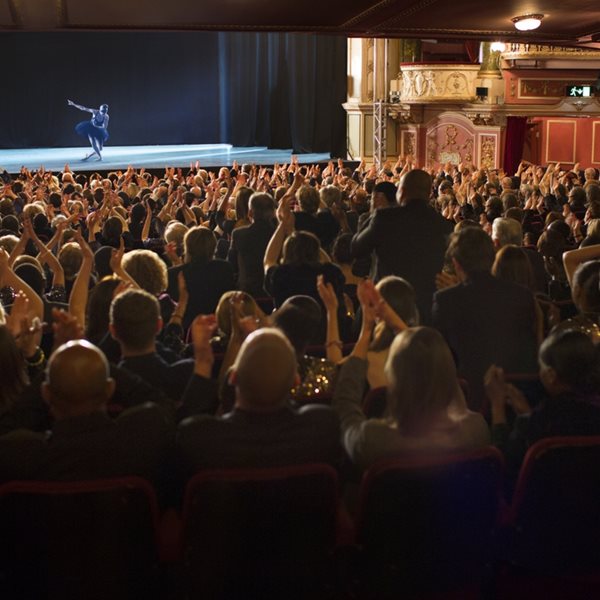 Οι επικρατέστεροι για τα Θεατρικά Βραβεία Κοινού 2022