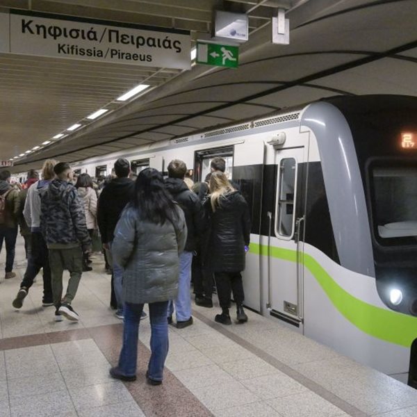 Ανέπαφες πληρωμές με κάρτα σε μετρό, τραμ, λεωφορεία και τρόλεϊ από σήμερα