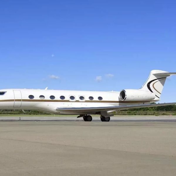 Μπορείς να αγοράσεις το ιδιωτικό τζετ του Jeff Bezos πλέον, αν έχεις δυο φράγκα στην άκρη