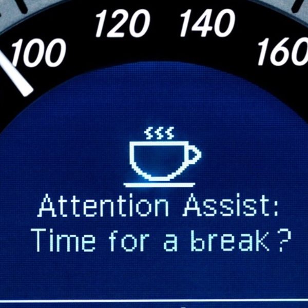 Τι συνδέει τον καφέ με το αυτοκίνητο-από την ασφάλεια μέχρι το Cars & Coffee