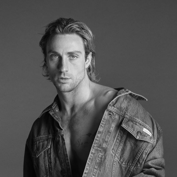 Η Calvin Klein αποκάλυψε τους πρωταγωνιστές για την καμπάνια της Άνοιξης 2023