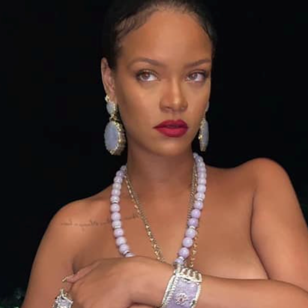 Καμία έκπληξη, η Rihanna topless στο Instagram