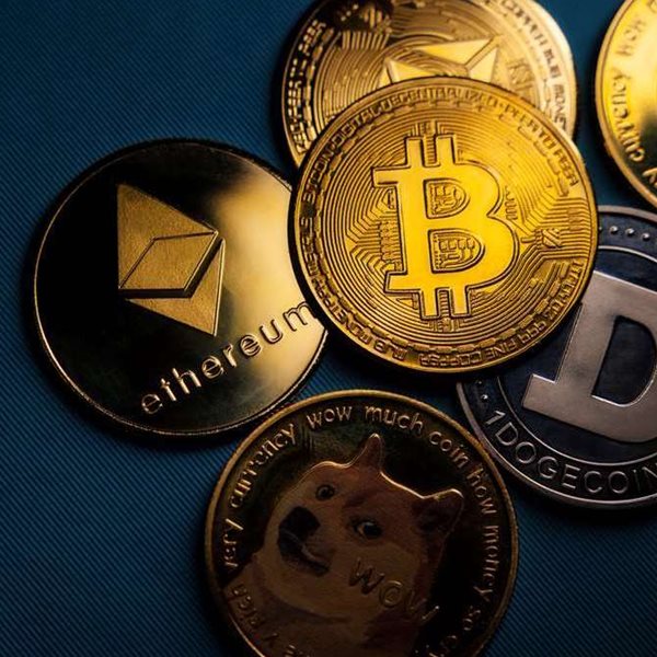 Ποιοι δισεκατομμυριούχοι κρυπτονομισμάτων ρευστοποιούν τις μετοχές τους