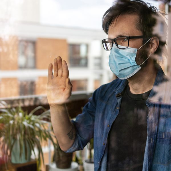 Κορονοϊός: 2.405 νέα κρούσματα και 521 διασωληνωμένοι