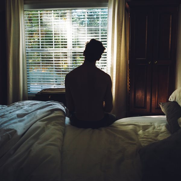 Γιατί ξυπνάς συνέχεια κουρασμένος και πώς το αντιμετωπίζεις