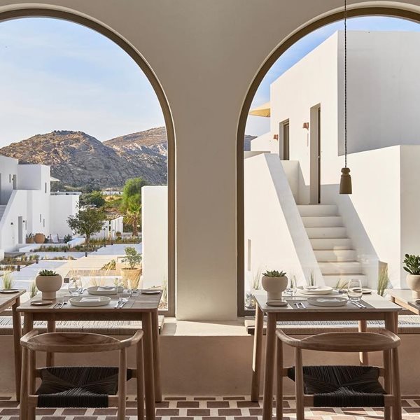 Κάτι νόστιμο μαγειρεύουν Γιάννης Κιόρογλου και Αλέξανδρος Τσιοτίνης στην Πάρο